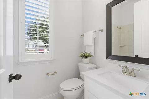 Bath - 225 Diamondback Dr, Georgetown, TX 78628 photo 6 of 7