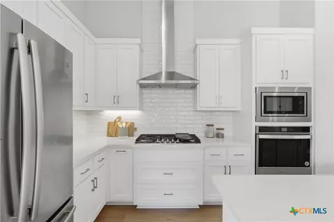 Kitchen - 225 Diamondback Dr, Georgetown, TX 78628 photo 2 of 2