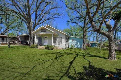 1631 E Fannin St, Luling, TX 78648