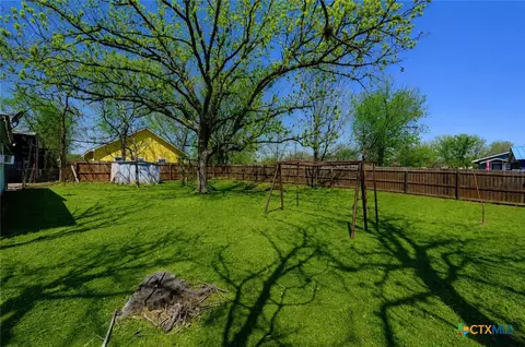 Exterior - 1631 E Fannin St, Luling, TX 78648 photo 5 of 6