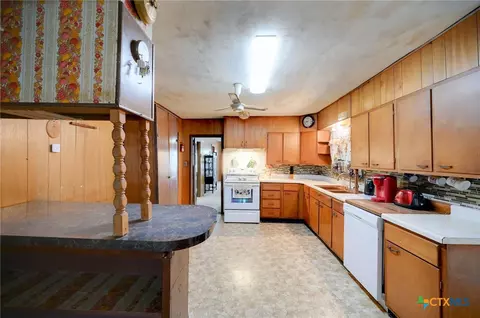 Kitchen - 1631 E Fannin St, Luling, TX 78648 photo 3 of 3
