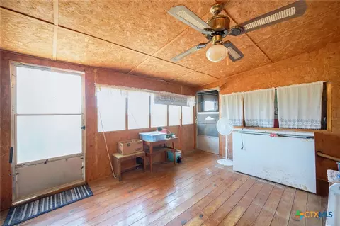 Exterior - 1631 E Fannin St, Luling, TX 78648 photo 3 of 6