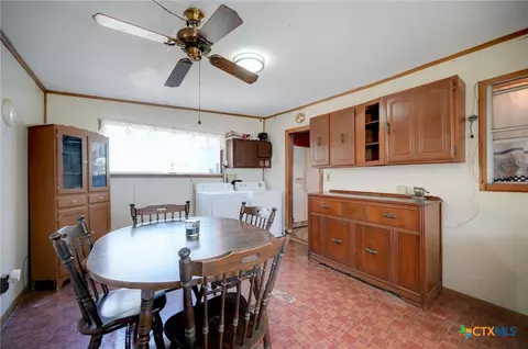 Dining - 1631 E Fannin St, Luling, TX 78648 photo 4 of 4