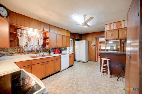 Kitchen - 1631 E Fannin St, Luling, TX 78648 photo 1 of 3