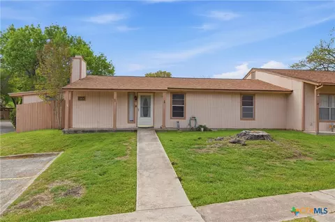 1051 Country Club Dr #21, Seguin, TX 78155
