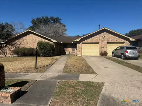 608 King Arthur St, Victoria, TX 77904