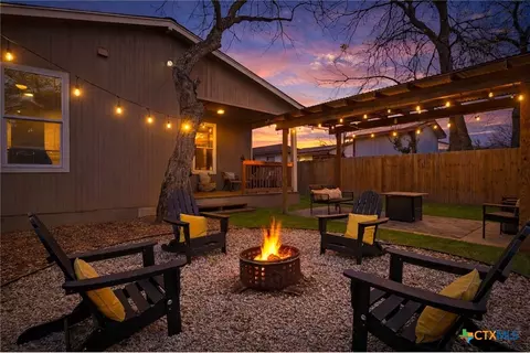 230 Thompson Pl, San Antonio, TX 78225