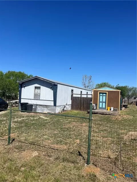 224 Bernie Ln, Seguin, TX 78155