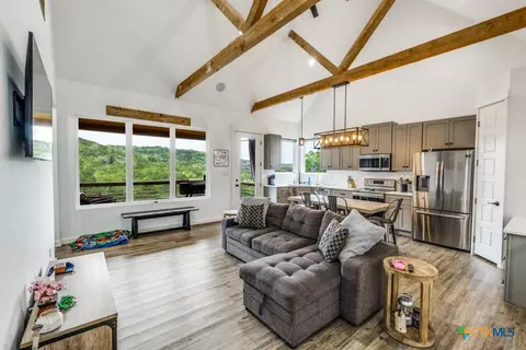 1722 Trail Pass Dr, Canyon Lake, TX 78133