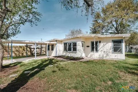 1310 E Rosebud Ave, Victoria, TX 77901