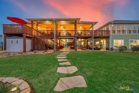 792 W Bayshore Dr, Palacios, TX 77465