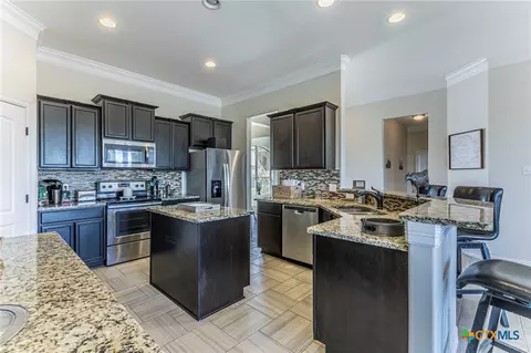 300 Magan Ln, Jarrell, TX 76537