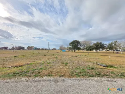 95 Stovall Dr, Palacios, TX 77465