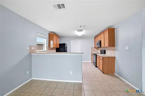 Kitchen - 316 Housefinch Loop, Leander, TX 78641 photo 3 of 3