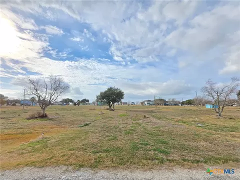 125 Stovall Dr, Palacios, TX 77465
