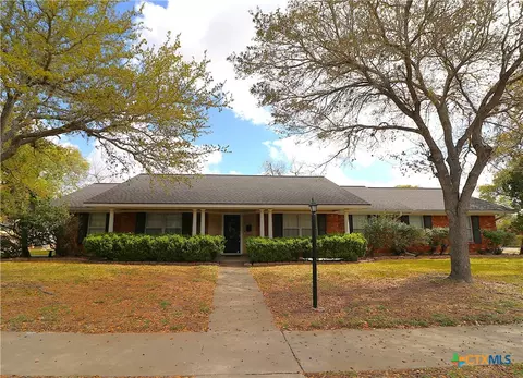 417 Salisbury Ln, Victoria, TX 77904