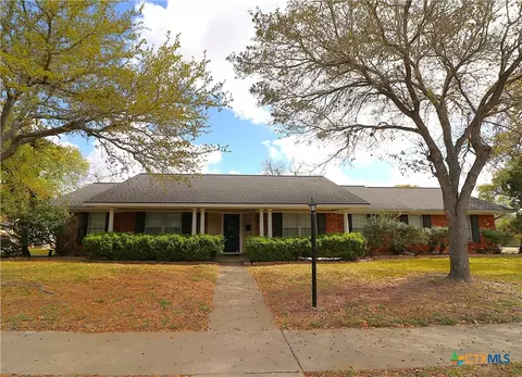 417 Salisbury Ln, Victoria, TX 77904