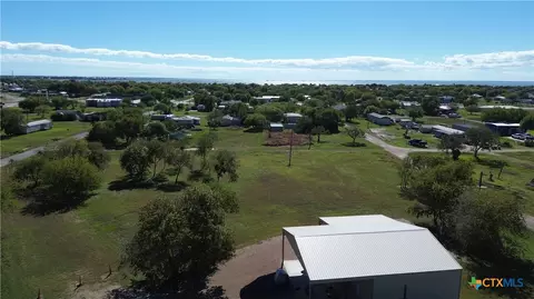 407 W Oakland Ave, Seadrift, TX 77983