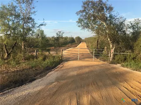 8 Fm 2814, Waelder, TX 78959