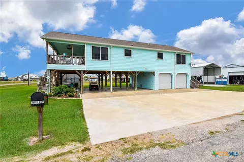 16 Peggy St, Palacios, TX 77465