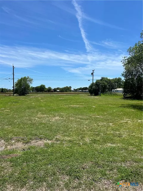 508 W Dallas Ave, Seadrift, TX 77983