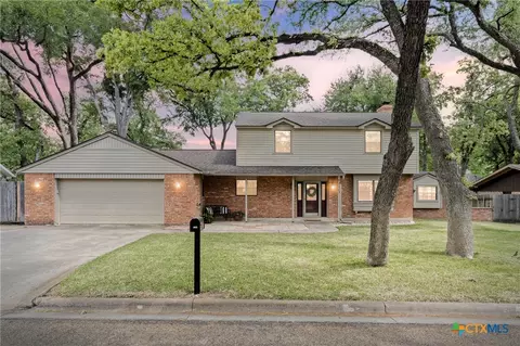 1903 N Harding Ave, Cameron, TX 76520