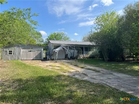 405 Mulberry Dr, Port Lavaca, TX 77979