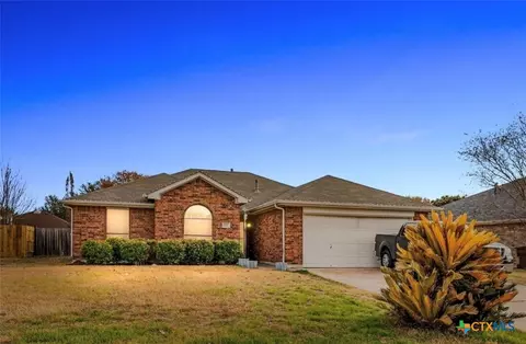 512 Mockingbird Ln, Lockhart, TX 78644