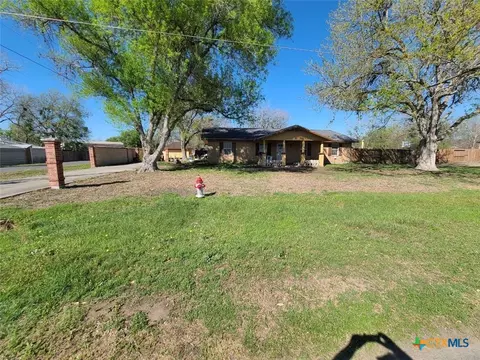 203 N West St, Yorktown, TX 78164
