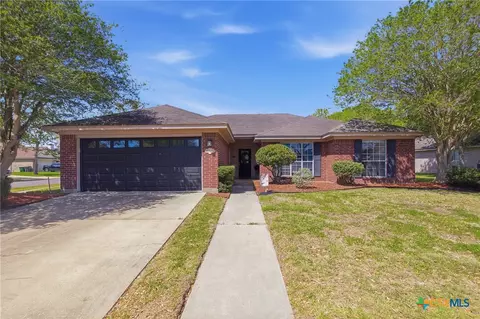 102 Palomino Ln, Victoria, TX 77904