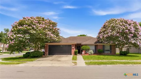 102 Palomino Ln, Victoria, TX 77904