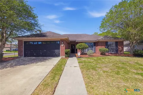 102 Palomino Ln, Victoria, TX 77904