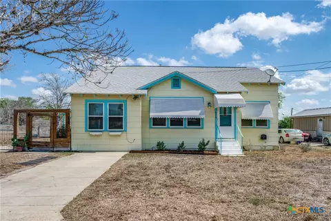 615 E Main Ave, Karnes City, TX 78118