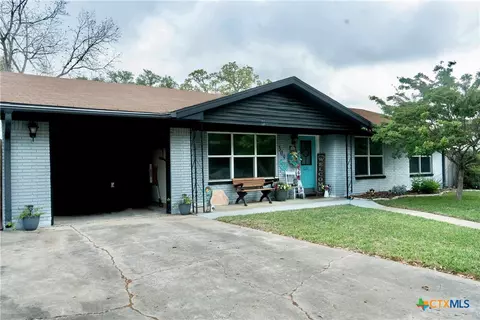 309 Hessler Dr, Hallettsville, TX 77964