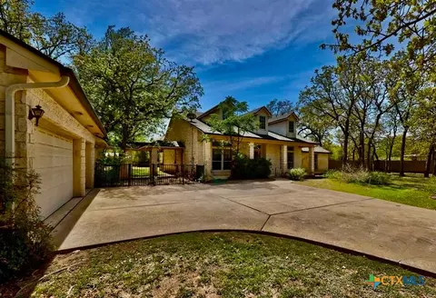 105 Oak Plaza Dr, Georgetown, TX 78628