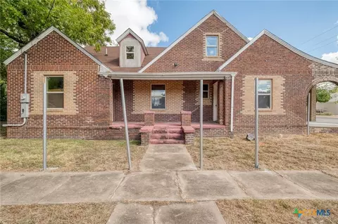 Exterior - 116 S Cypress Ave, Luling, TX 78648 photo 2 of 5