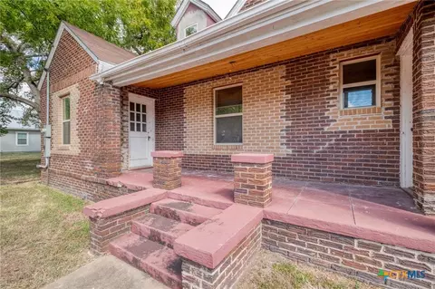 Exterior - 116 S Cypress Ave, Luling, TX 78648 photo 3 of 5