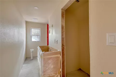 Bath - 116 S Cypress Ave, Luling, TX 78648 photo 2 of 2