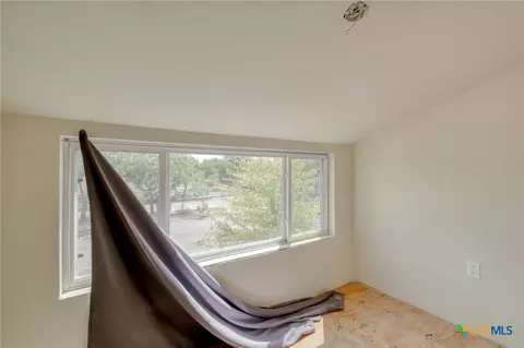 Bedroom - 116 S Cypress Ave, Luling, TX 78648 photo 5 of 6