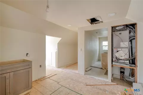 Entry Way - 116 S Cypress Ave, Luling, TX 78648 photo 7 of 7