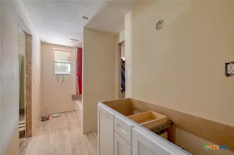 Entry Way - 116 S Cypress Ave, Luling, TX 78648 photo 6 of 7