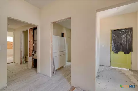 Entry Way - 116 S Cypress Ave, Luling, TX 78648 photo 4 of 7
