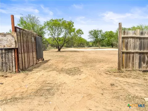 302 Seneca Dr, Burnet, TX 78611