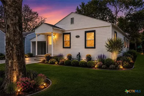1610 E Rosebud Ave, Victoria, TX 77901