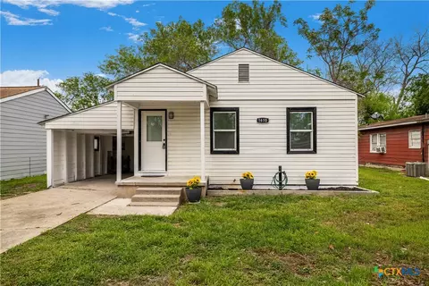 1610 E Rosebud Ave, Victoria, TX 77901