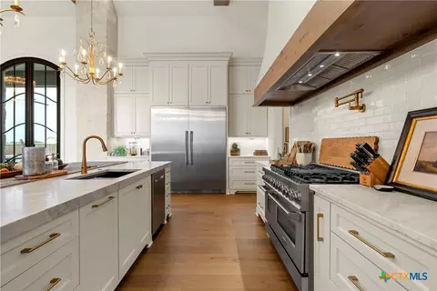 Kitchen - 117 Iris St, Lorena, TX 76655 photo 3 of 5