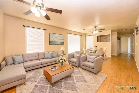 104 W Beeline Ln, Harker Heights, TX 76548
