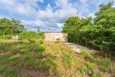 231 Abigail Ln, Luling, TX 78648 photo 9