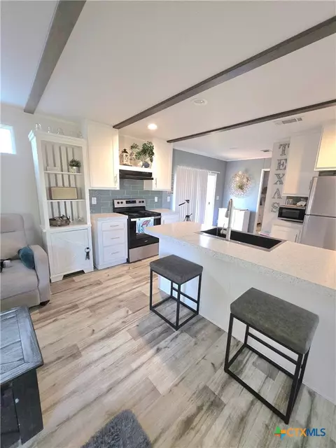 1005 W Houston Ave, Seadrift, TX 77983