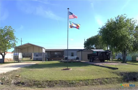 1005 W Houston Ave, Seadrift, TX 77983